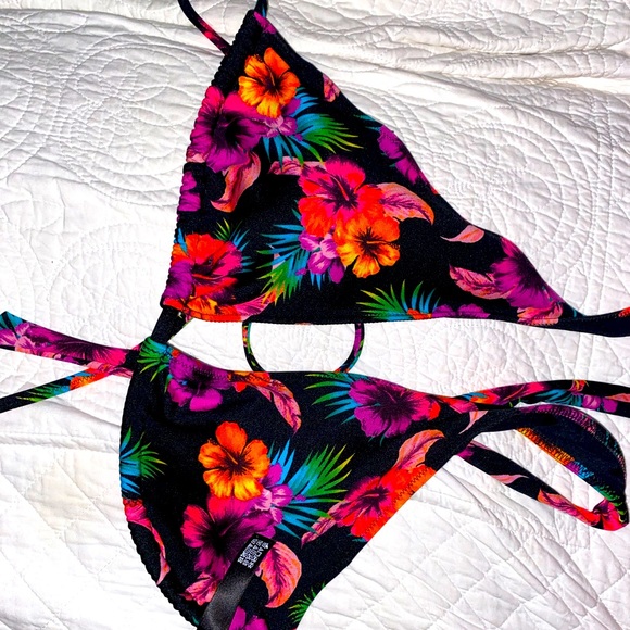 NWT VS PINK Tropical Halter bikini top - Picture 1 of 1